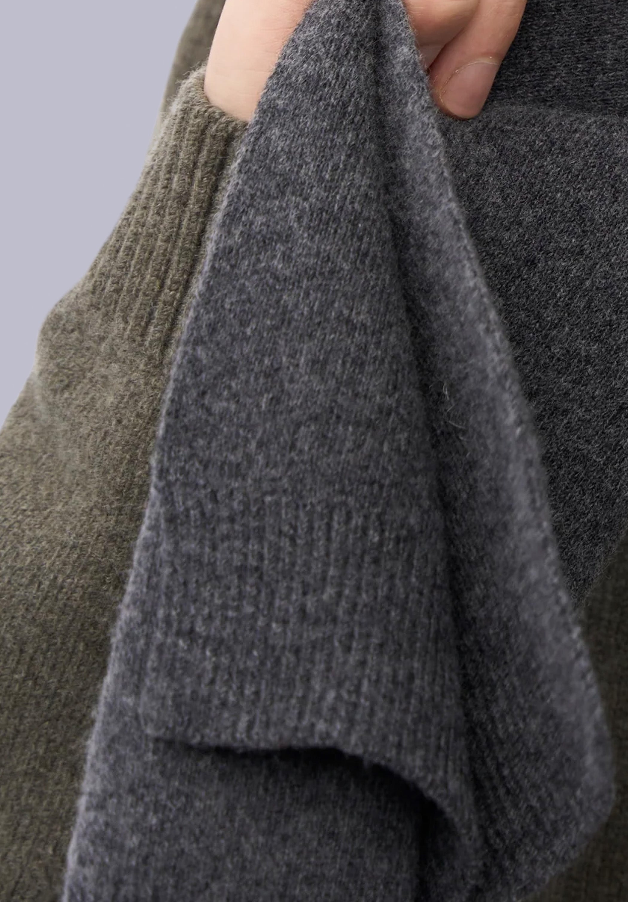 SHADOW MERINO MUFFLER