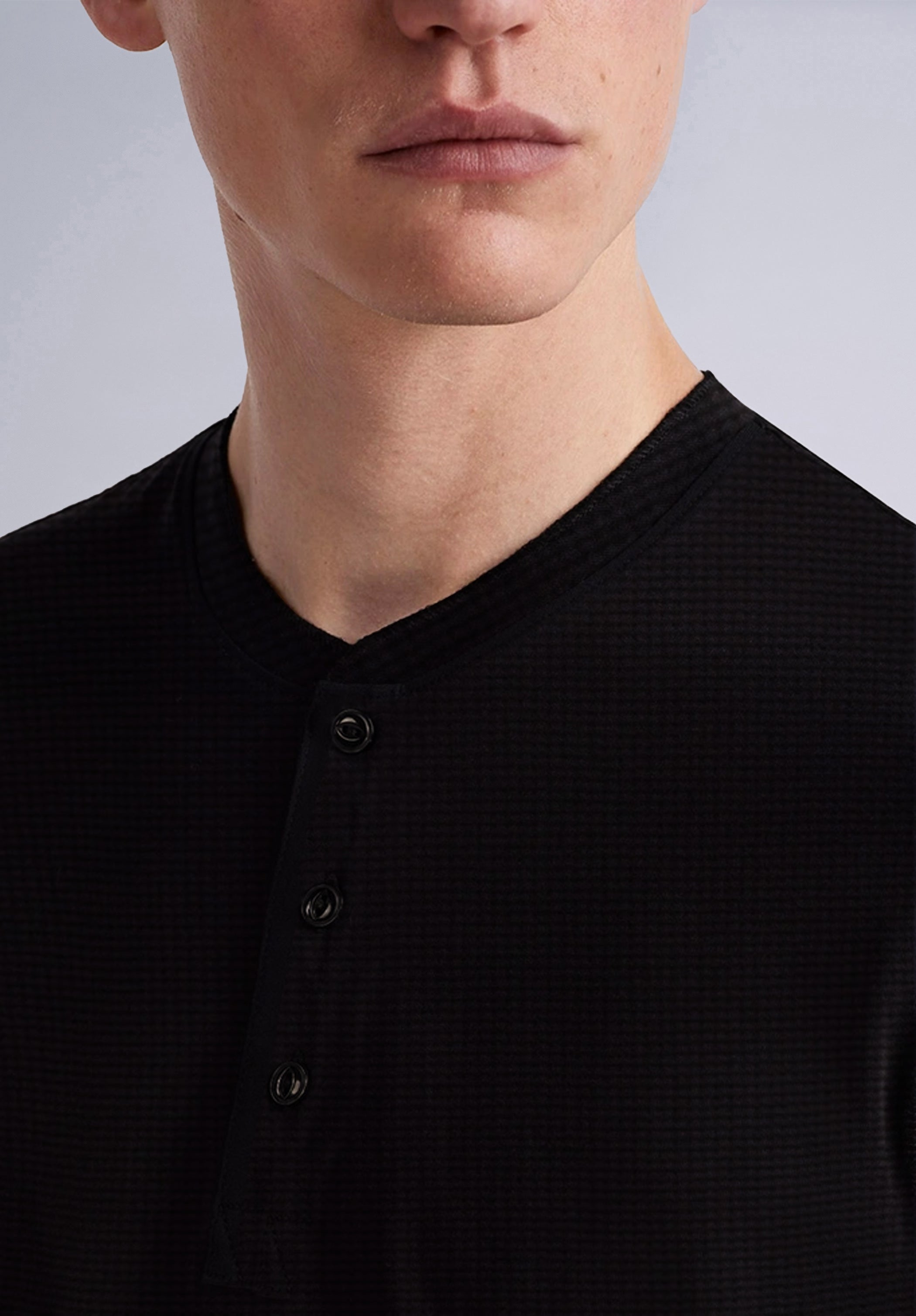 Nero Henley Shirt